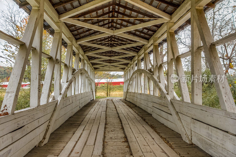 宾西法尼亚州贝德福德县Raystown Covered Bridge内部景观